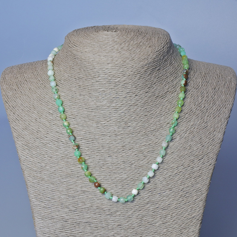 Naszyjnik z chryzokoli, naturalny kamień, fasetowane kostki, średnica 5 mm, długość 48 cm