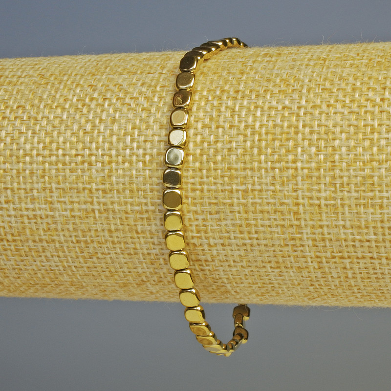 Bransoletka hematyt kwadratowy, kolor złoty, wymiary 4×4×2 mm, długość 18 cm, elastyczna