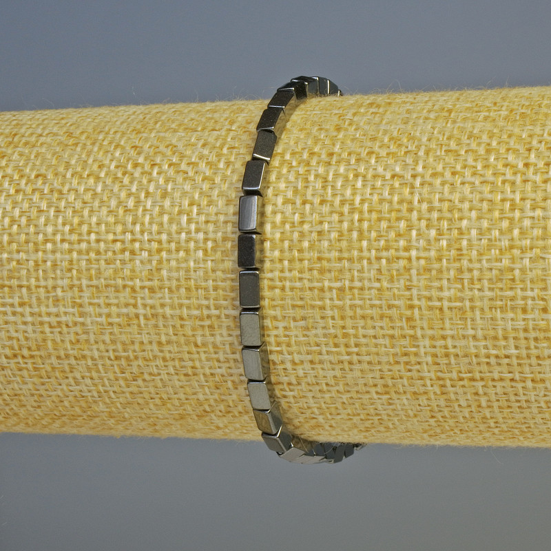 Bransoletka z hematitu w prostokątnym kształcie, kolor czarny, średnica 5×3 mm, długość 18 cm, elastyczna
