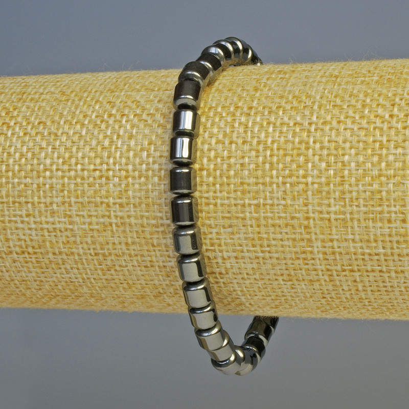 Bransoletka hematytu cylindryczna, kolor czarny, średnica 5,5×5,5 mm, długość 18 cm ± elastyczna