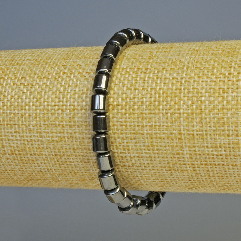 Bransoletka hematyt cylindryczny, kolor czarny, średnica 6×6 mm, długość 18 cm, elastyczna