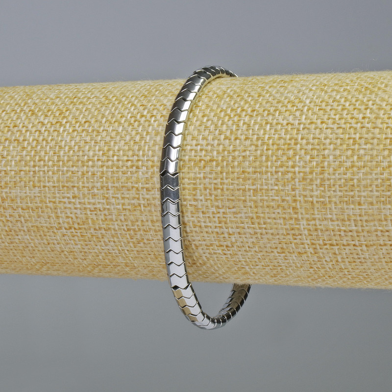 Bransoletka z hematitu „Wężyk” — wężykowa, zygzakowata, falista; kolor srebrny, średnica 5×4×3 mm ±, długość 18 cm ±, elastyczna