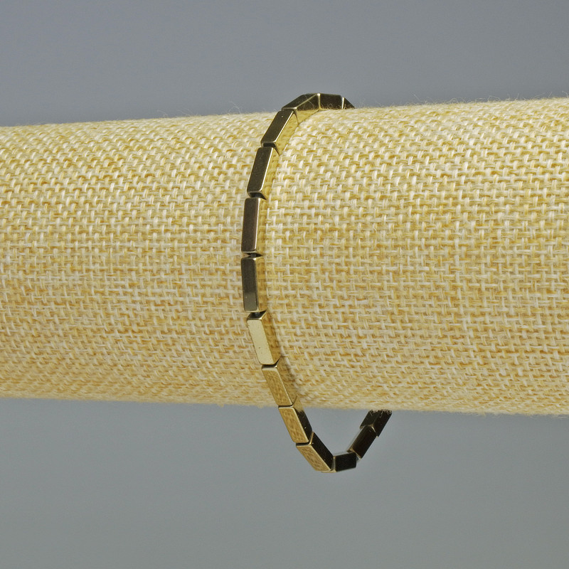 Bransoletka z hematytu w złotych prostokątach, kolor złoty, wymiary 9×3 mm, długość 18 cm, elastyczna