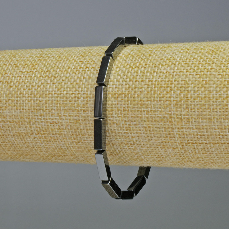 Bransoletka z hematytu w prostokątnej formie, kolor czarny, 12,5×4 mm, długość 18 cm, elastyczna