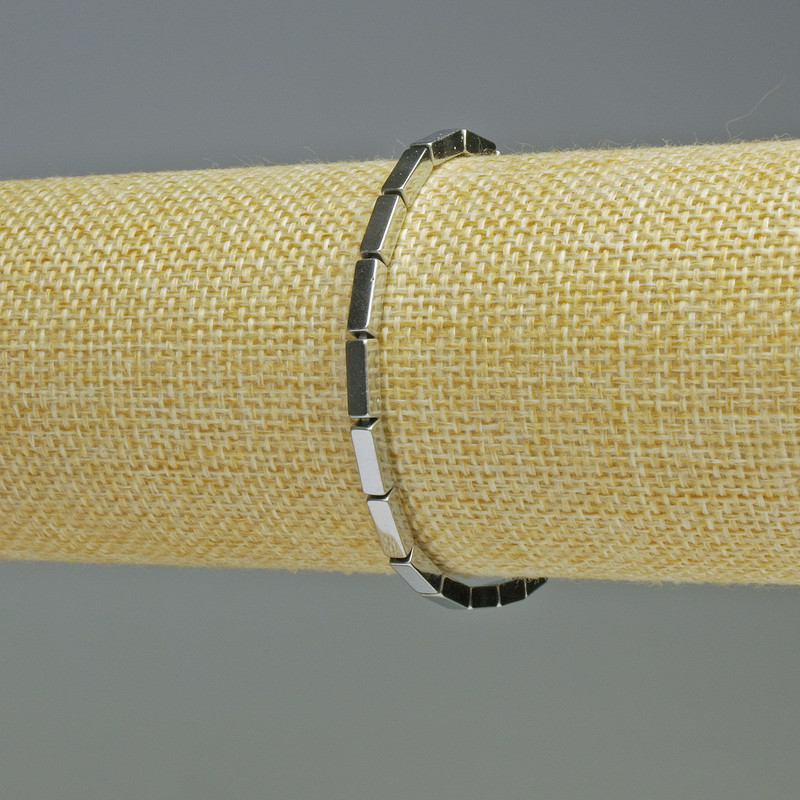 Bransoletka z hematitu prostokątna, kolor srebrny, średnica 9×3 mm, długość 18 cm, elastyczna