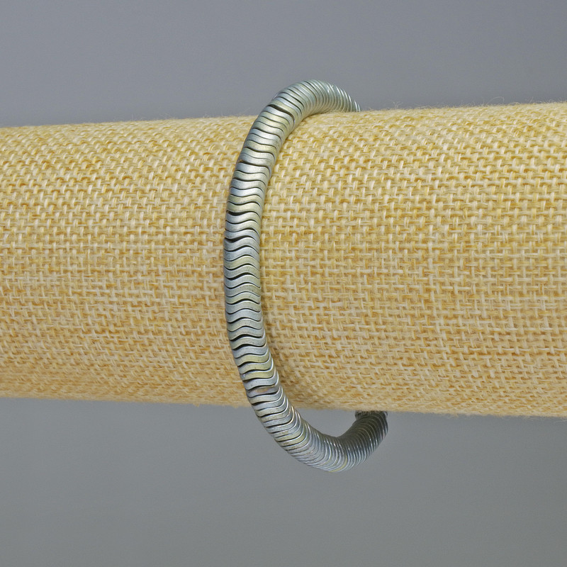 Bransoletka z hematitu – rondel falisty, kolor tęczowy, błękit matowy, średnica 6×1 mm ±, długość 18 cm ±, elastyczna