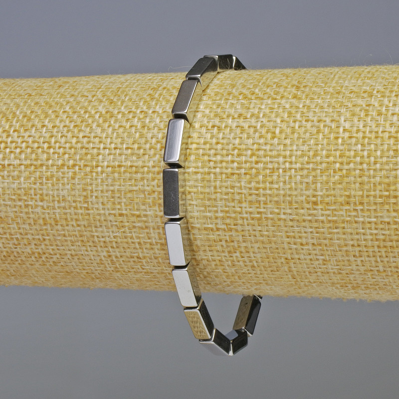Bransoletka hematytu prostokątna, kolor srebrny, wymiary 10×4 mm, długość 18 cm, elastyczna