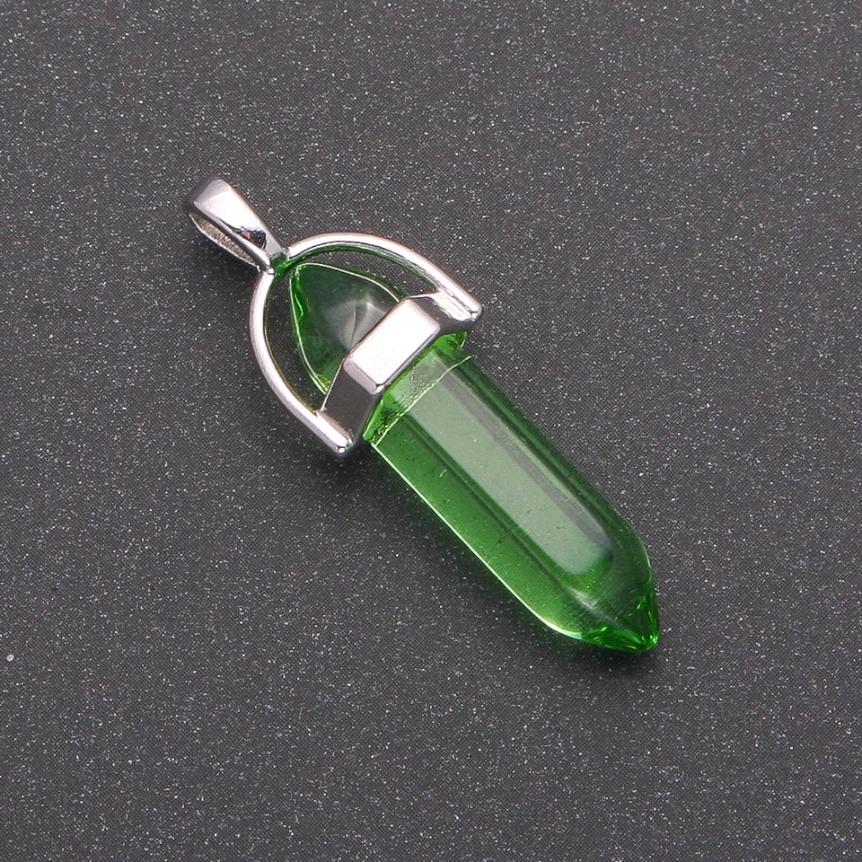 Wisiorek zielony sześciokątny 8x35x41 mm