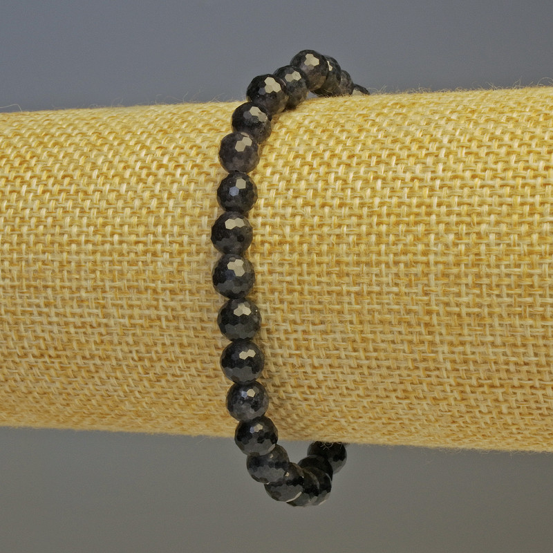 Bransoletka z iolitu, fasetowane kuleczki o średnicy 6 mm, długość 18 cm, elastyczna