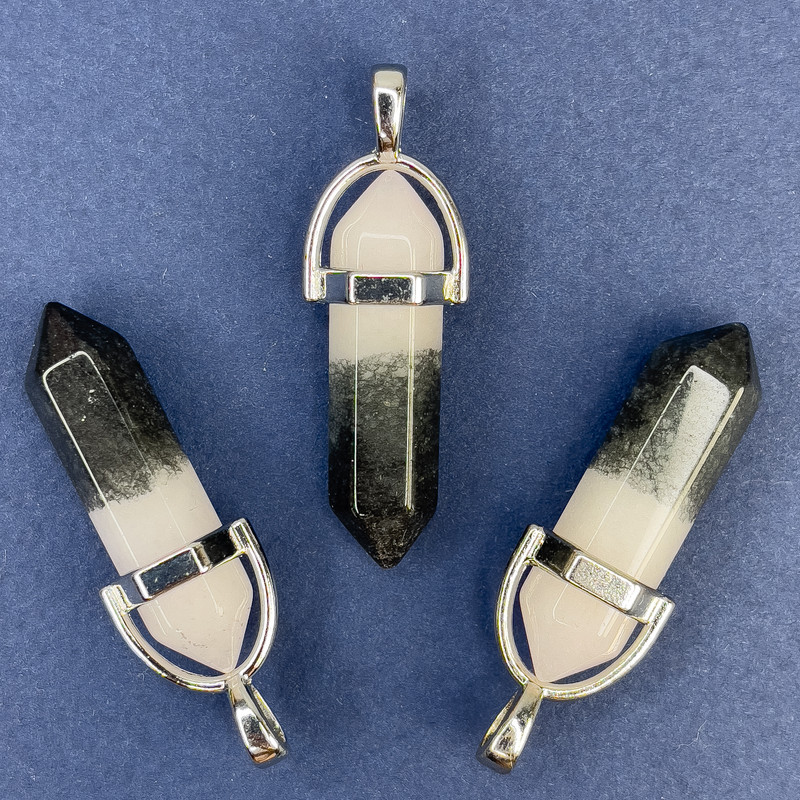 Wisiorek z tonowanego kwarcu w formie sześciokąta 40 mm+