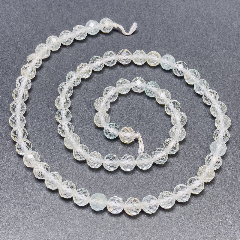 Koraliki górskiego kryształu z topazem na nitce, fasetowana kuleczka, średnica 6 mm+-, długość 39 cm+