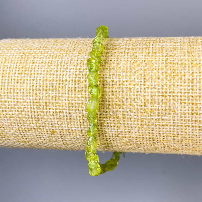 Bransoletka z nieobrobionego chryzolitu