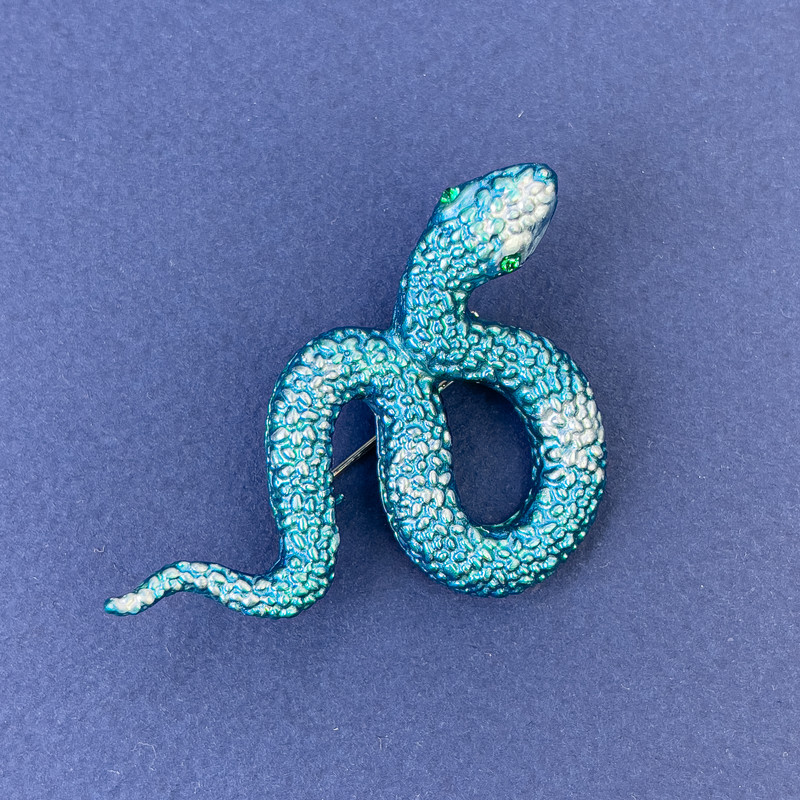 Broszka-wisiorek Wąż z błękitną emalią i kryształami