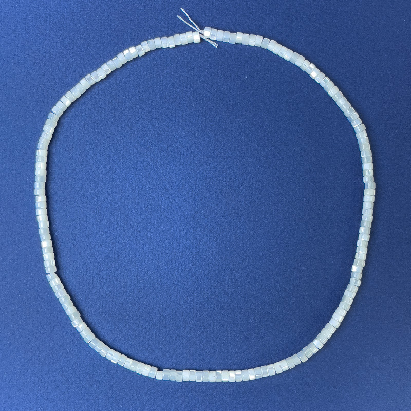 Koraliki z naturalnego perłowego połysku, w kształcie rondeli, 4×2 mm, na nitce, długość 39 cm