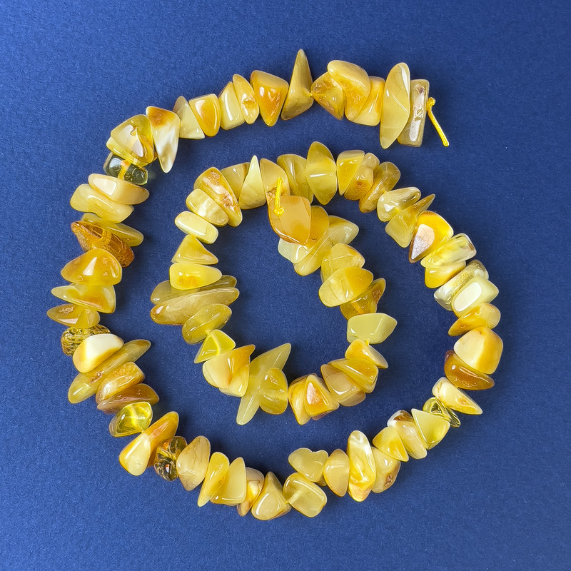 Koraliki bursztynu – kawałki 11×5 mm, na nitce, długość 38 cm+