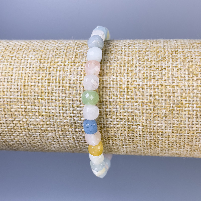 Bransoletka z fasetowanego morganitu, kostka 6 mm, elastyczna