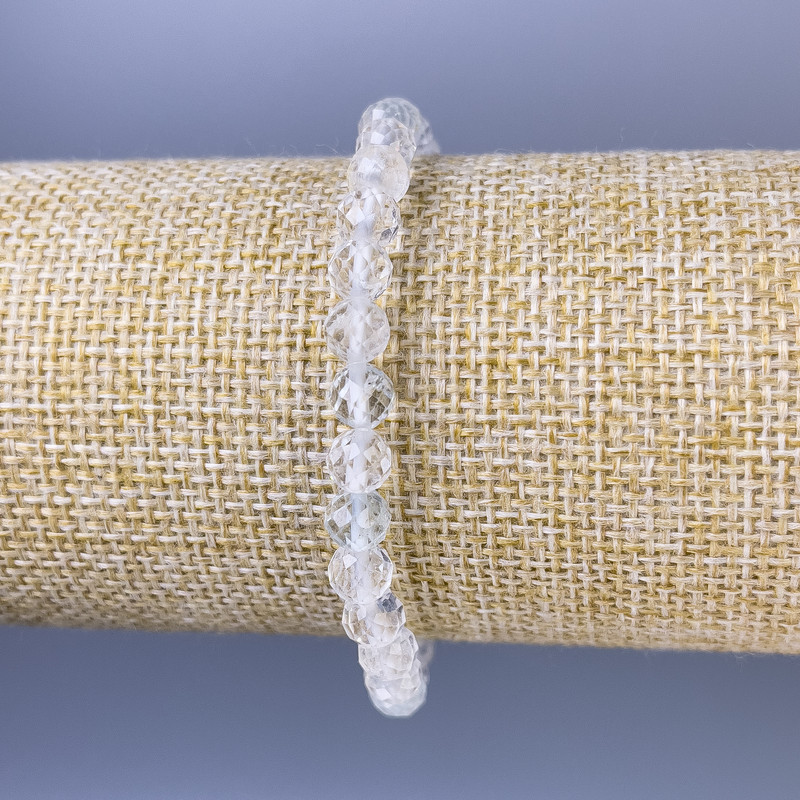 Bransoletka z górskiego kryształu, fasetowana kulka, średnica 6 mm, długość 18 cm, elastyczna