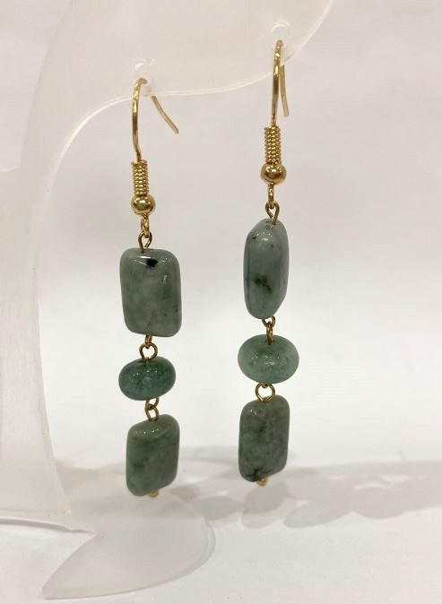 Kolczyki z jadeitu w prostokątnym kształcie, wymiary 12×8 mm ±, rondel 8×6 mm ±, długość 58 mm ±