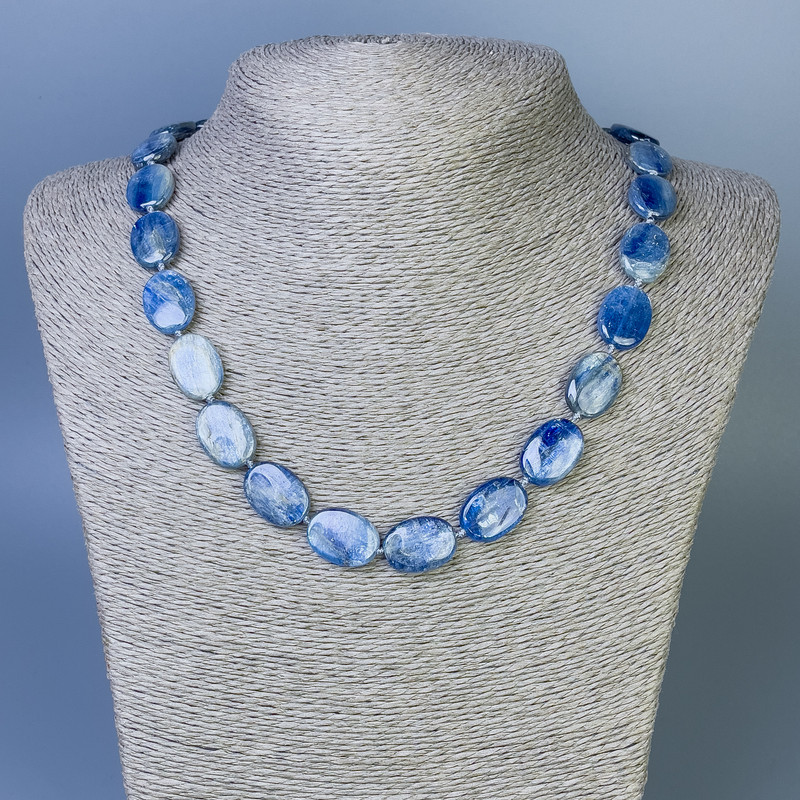 Naszyjnik z kianitu owal 18×13 mm, długość 50 cm, z zapięciem