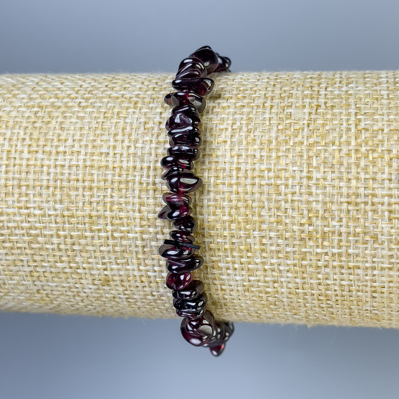 Bransoletka Granat drobina, średnica 6x3 mm +/- , długość 18 cm +/- , stretch