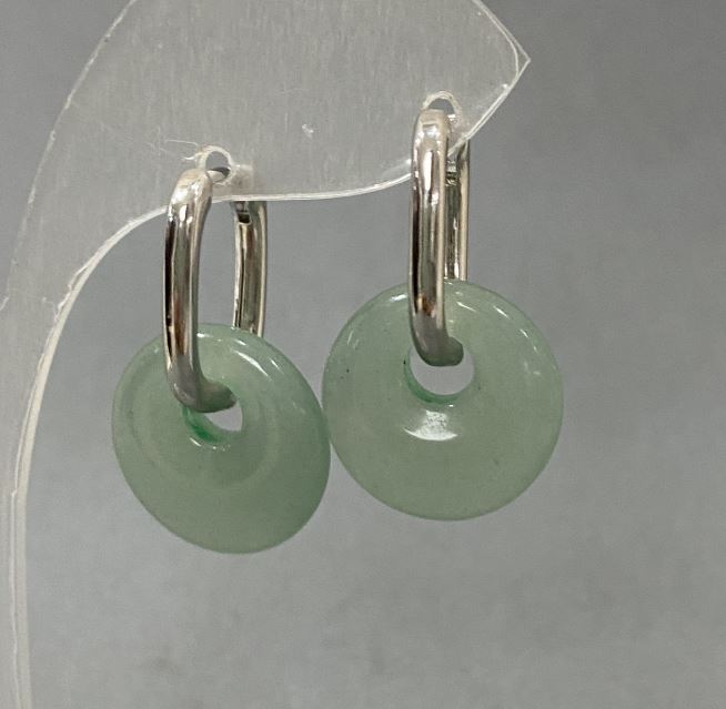 Kolczyki z nefrytu w kształcie obrączek, średnica ok. 18 mm, długość 31 mm ±