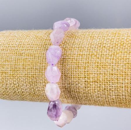 Bransoletka z naturalnego ametystu, fasetowany kamień o średnicy 10×12 mm, długość 18 cm, elastyczna