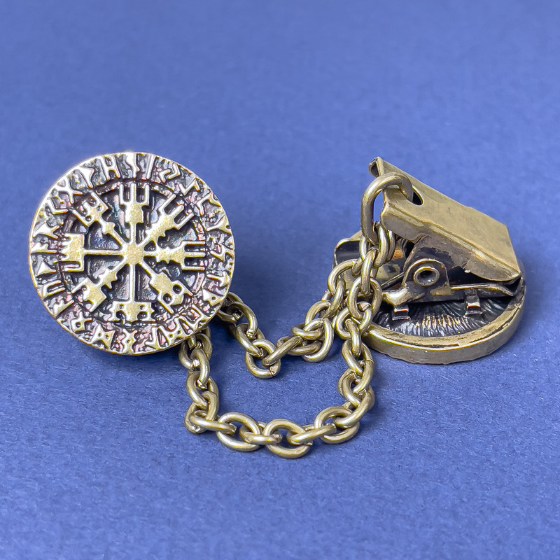 Broszka do kardiganów – kolor metalu brązowy, średnica 20 mm ±, łańcuszek, długość 9 cm ±