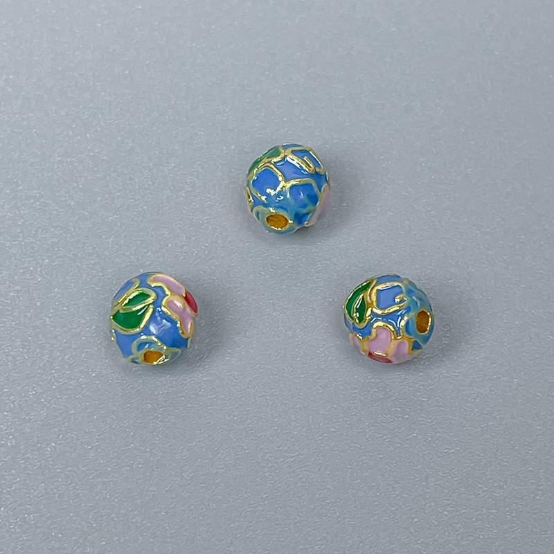 Koralik cloisonné błękitno-fiołkowy z emalią, średnica 6 mm, otwór około 1 mm, złoty kolor metalu, 1 szt.