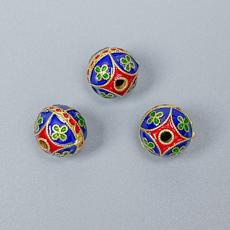 Koralik Cloisonné z emalią w kolorze niebiesko-czerwonym, średnica 10 mm, otwór 2 mm, kolor metalu: złoty, 1 szt.