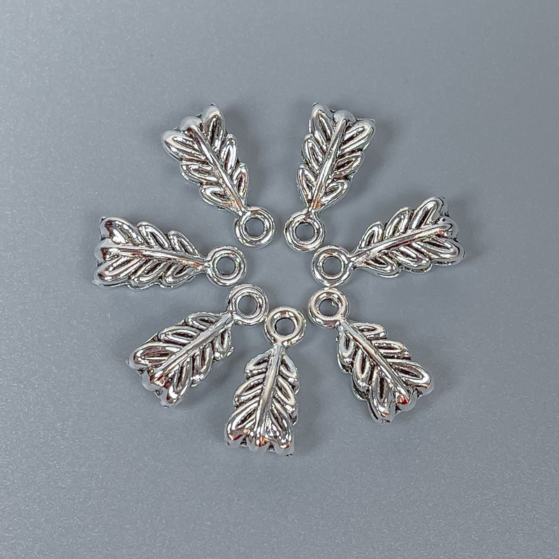 Zawieszka bail, kolor metalu: srebrny, rozmiar 14×7×5 mm ±, otwory o średnicy 2,5 mm ± i 1,8 mm ±, opakowanie 22 szt.