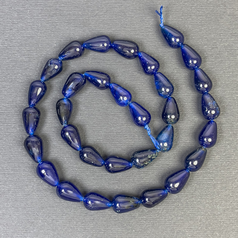 Koraliki z barwionego kwarcu w kształcie kropli 12x8 mm +/- na nici, długość 38 cm+