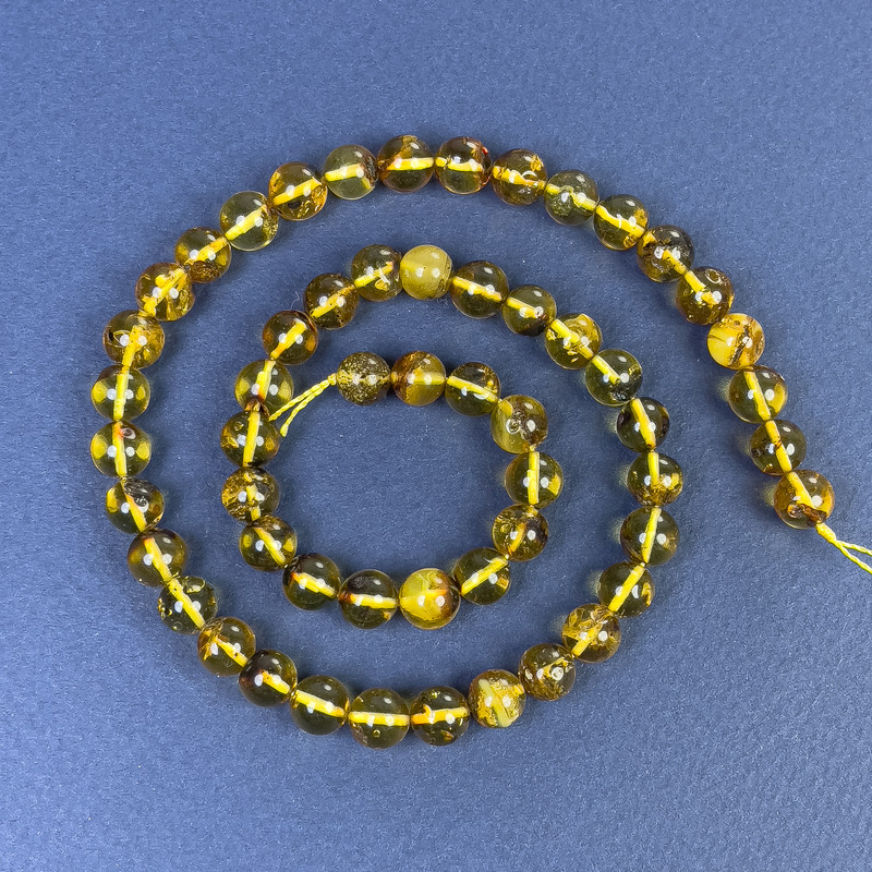 Koraliki bursztynowe – kuleczki gładkie 8 mm na nitce, długość 39 cm ±