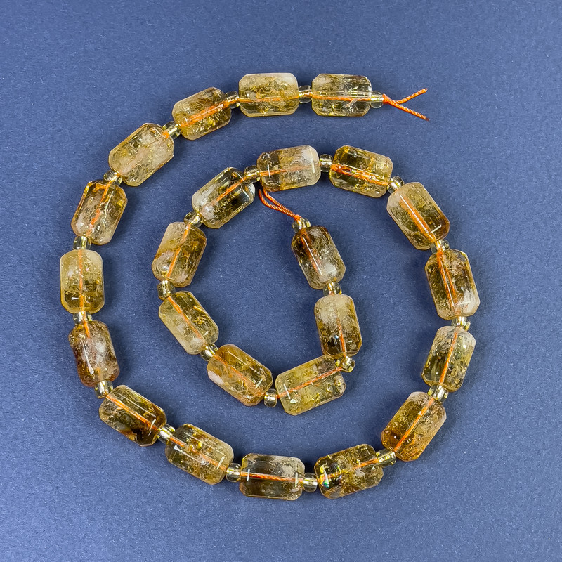 Koraliki cytrynowe fasetowane cylindry 14×9 mm ± z drobnymi koralikami 4×2 mm na nitce, długość 39 cm+