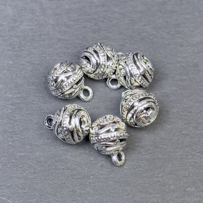 Okucia jubilerskie: zawieszka o kolorze metalu srebrnym, wymiary 8×11 mm, opakowanie 6 szt.