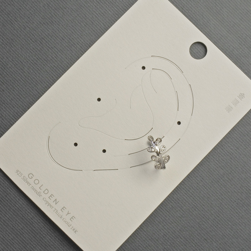 Kolczyk kaf na ucho, metal srebrzysty, 7×13 mm, +- białe kryształy