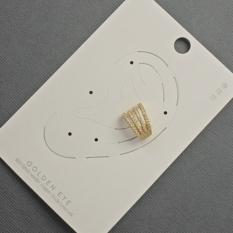 Kolczyk kaf na ucho z złocistego metalu 10×14 mm ± białe cyrkonie