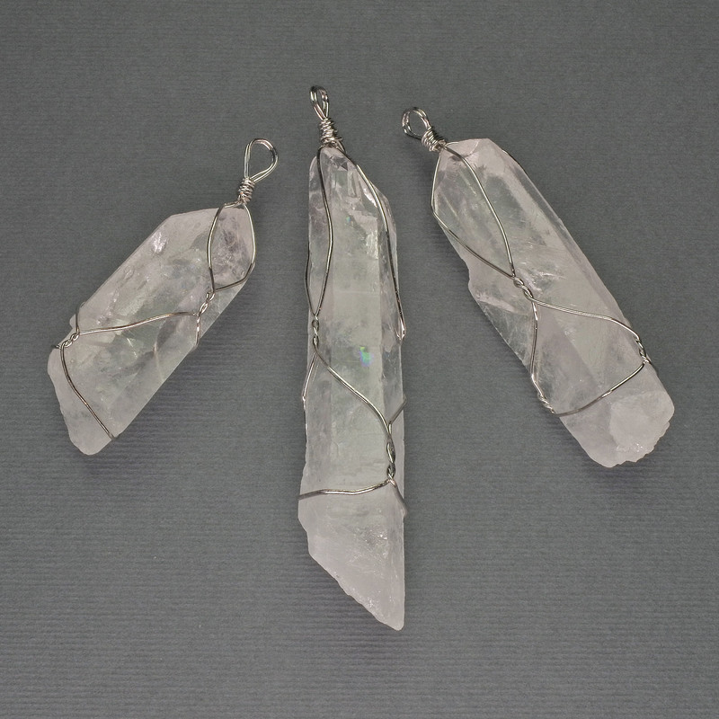 Wisiorek z górskiego kryształu w oplataniu drutem, 65×55×18 mm ± rozmiar w asortymencie