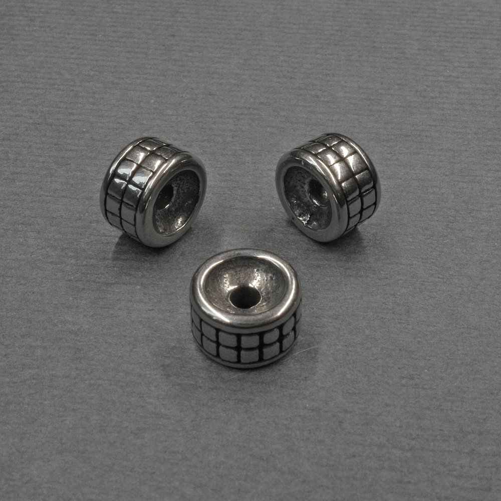 Koralik-wstawka, kolor metalu srebrzysty, średnica 8×5 mm, otwór ok. 2 mm