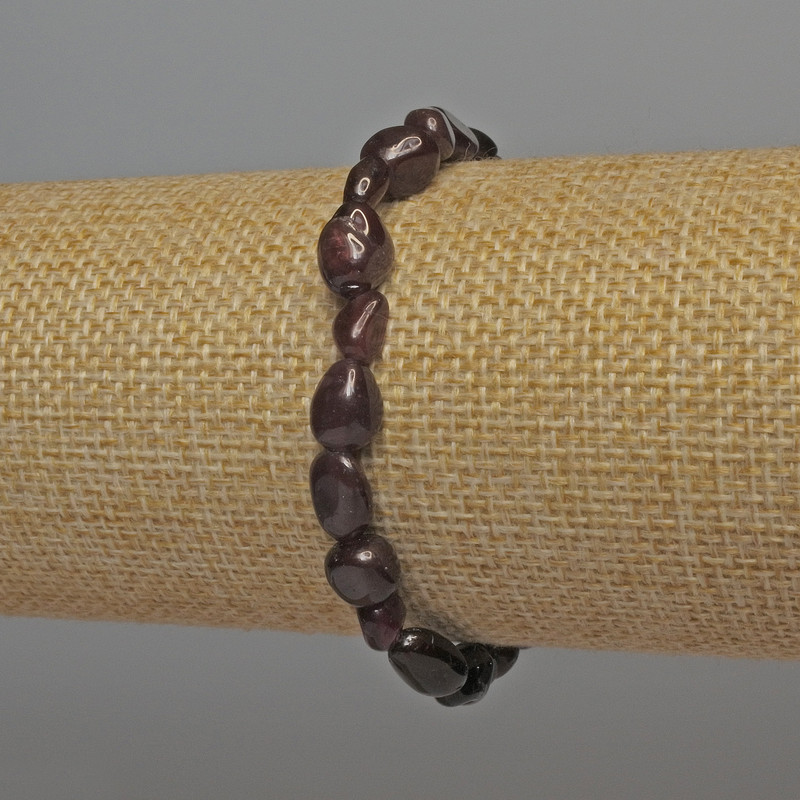 Bransoletka z granatu fasetowanego, średnica 5-11×5-7 mm ±, długość 18 cm ±, elastyczna