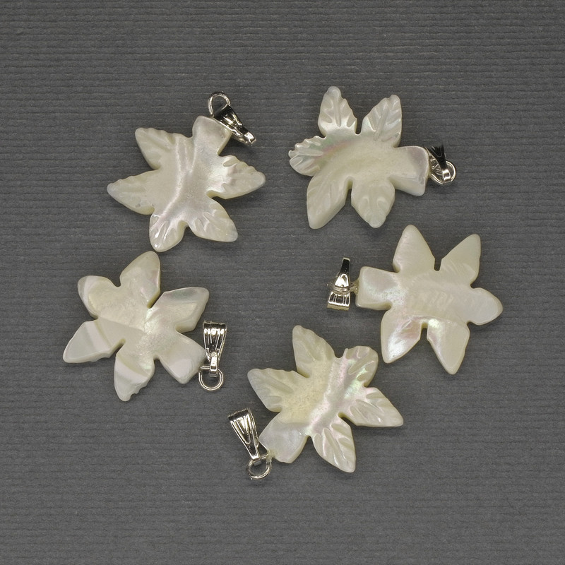 Wisiorek Perłowy Liść 27×18 mm ± metal srebrzysty