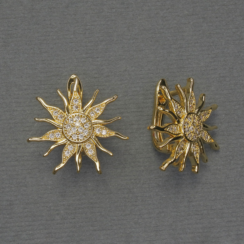 Sztyfty do kolczyków z białymi kryształkami, metal złocisty, średnica około 20 mm - para