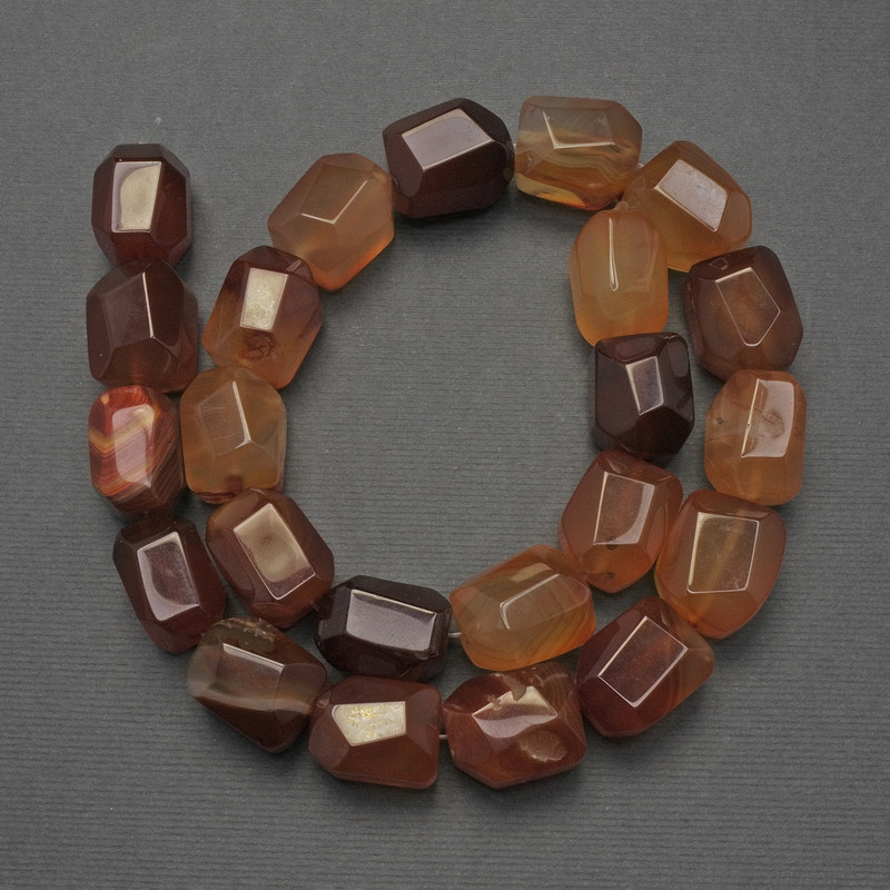 Koraliki z karneolu fasetowane 16×13 mm, na żyłce, długość 39 cm+