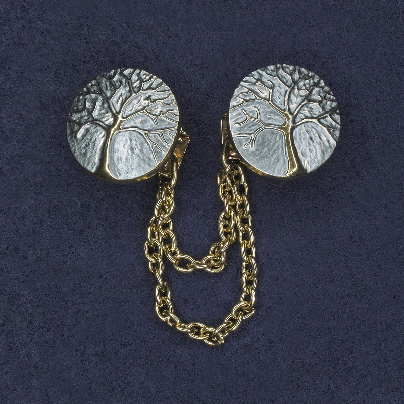 Broszka do kardiganów z błękitną emalią i złotym metalem, średnica około 20 mm, łańcuszek, długość około 9 cm