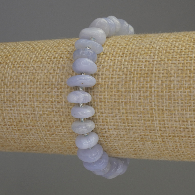 Bransoleta z błękitnego agatu fasetowanego, średnica 11×4 mm ± koraliki 3 mm ±, długość 18 cm, elastyczna