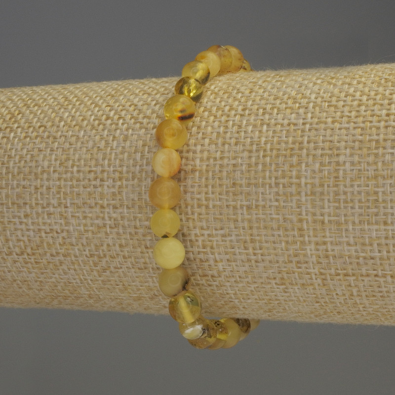 Bransoletka z bursztynu w formie gładkich kulek, średnica 7 mm, długość 18 cm, na elastycznej gumce