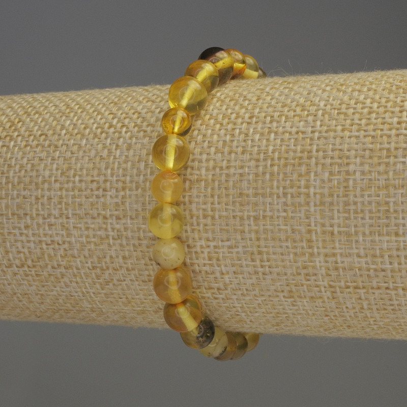 Bransoletka bursztynu — gładkie kuleczki, średnica 6–6,5 mm, długość 18 cm, elastyczna