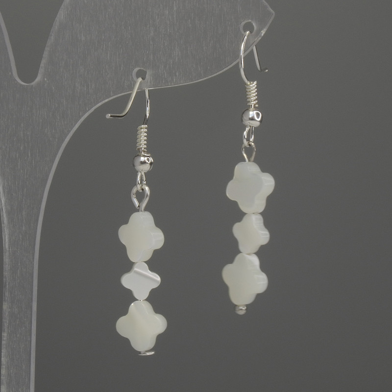 Kolczyki Perlamurt koniczyna 6 mm ±, długość 43 mm ±