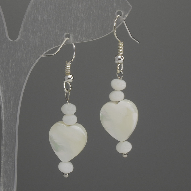 Kolczyki Perlamurt w kształcie serca 12 mm +-, rondel 5x3 mm +-, długość 45 mm+-