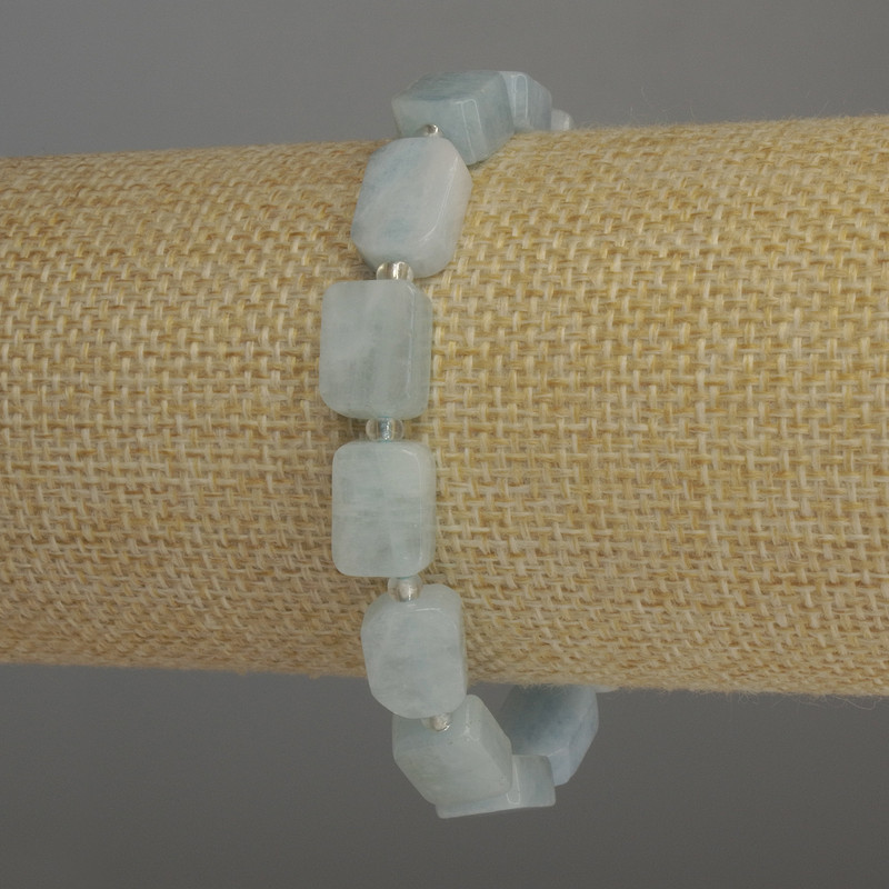 Bransoletka z akwamarynu w prostokątnych elementach, średnica 12×8 mm ±, koraliki 3 mm ±, długość 18 cm, na elastycznej gumce