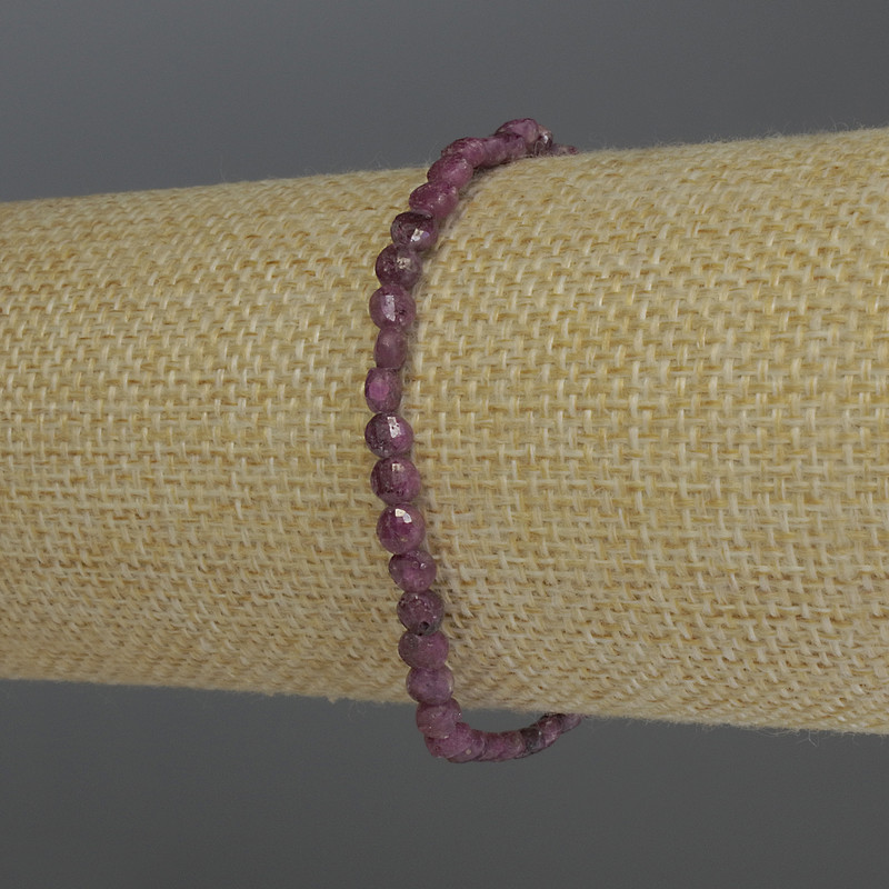 Bransoletka z rubinem – fasetowana monetka, średnica 4x2,5 mm, długość 18 cm, elastyczna